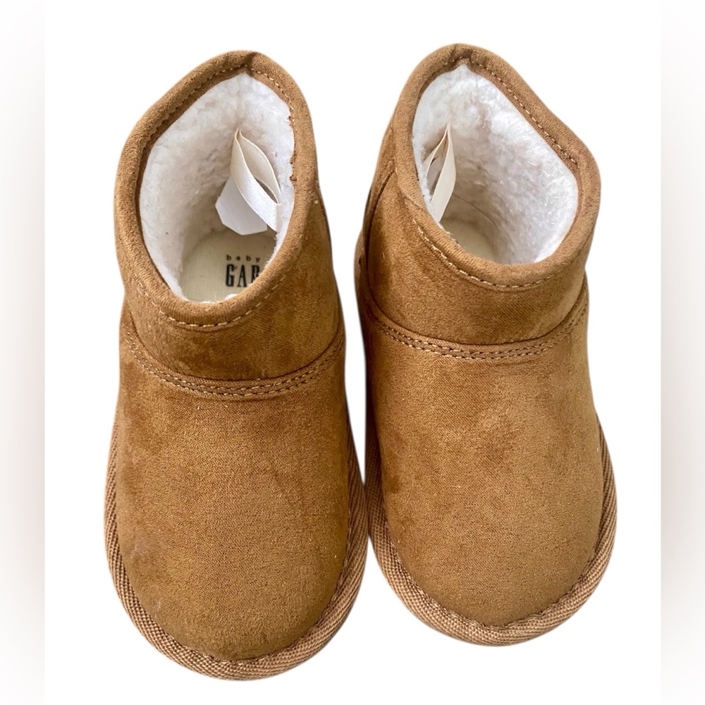 GAP Toddler Slip‎ On Tan Boots